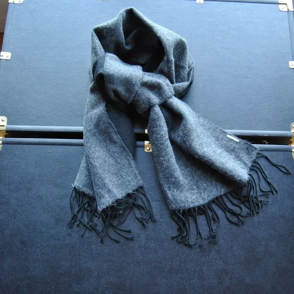 l'accessorio italiano Men's Black & Gray Scarf w/ Tassels 62